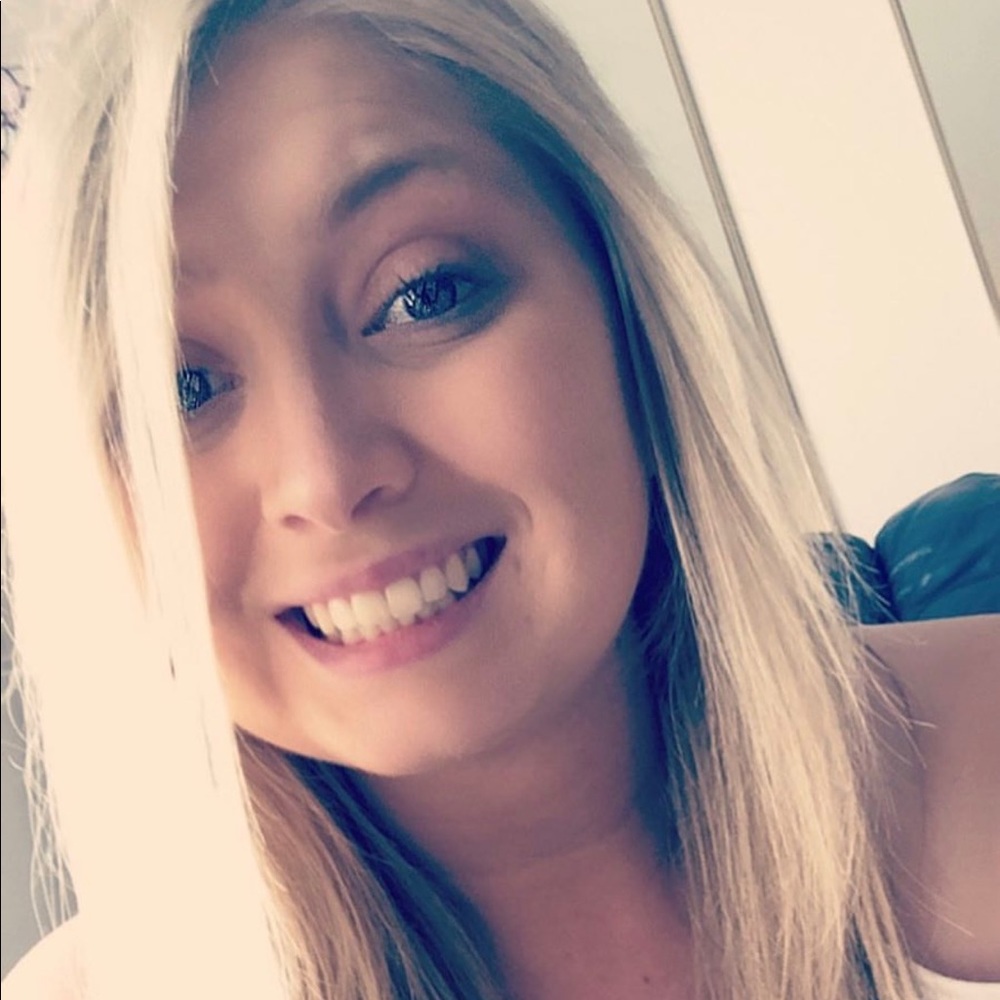 Meet your Posher, Brittney